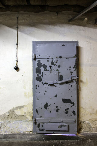 In the early years, the windowless cells in the submarine were only ventilated via air holes in the lower part of the cell doors.
