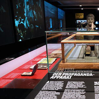 Impressions of the exhibition "The Red God"