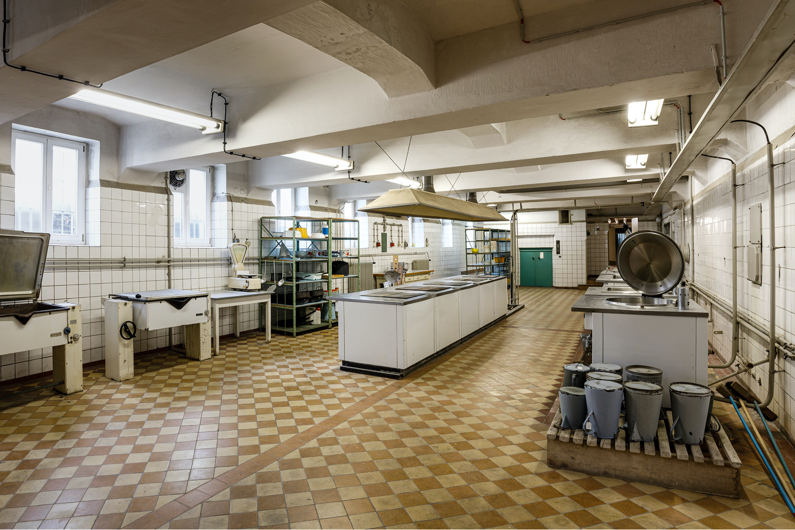 Kitchen hall of the permanent exhibition "Involuntary Community. The Labor Commandos of Prisoners in Hohenschönhausen".